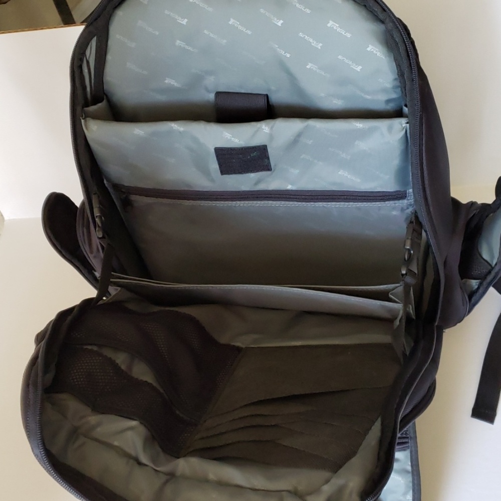 Targus Backpack - image 4